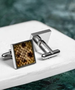 Alternative view of Neliönmuotoiset kalvosinnapit – Keltaista nahkaa mustilla pilkuilla